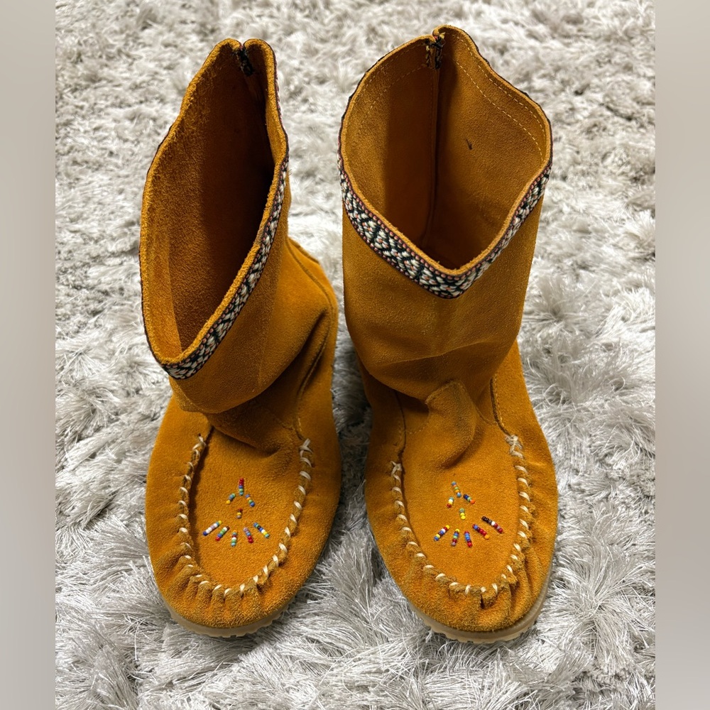 Martino Embroidered Tan Moccasin Boots sz11